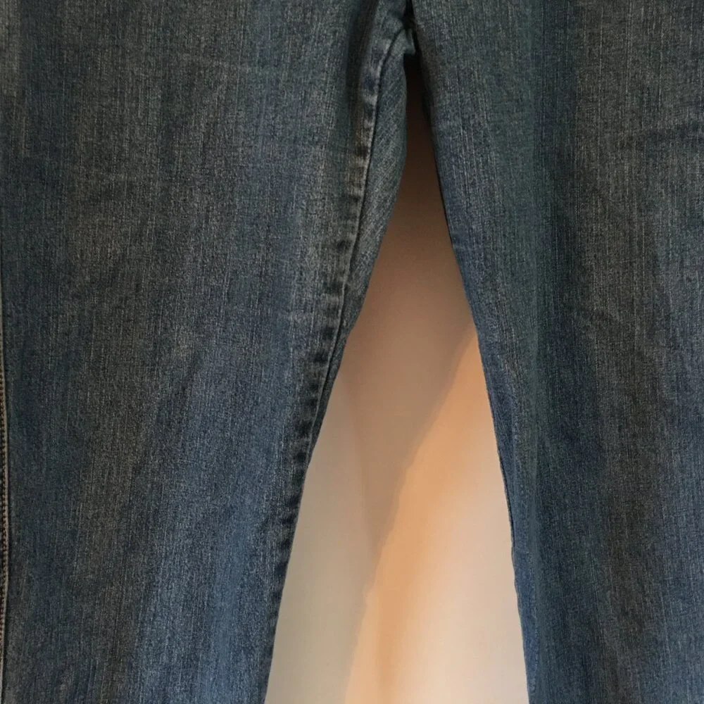 Levi's Women's Classic Capri Blue Jean Size 16 New - Picture 4 of 7